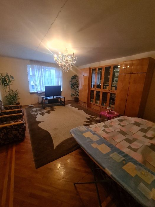 Здається в оренду кімната  у 3х кім-ній  квартирі