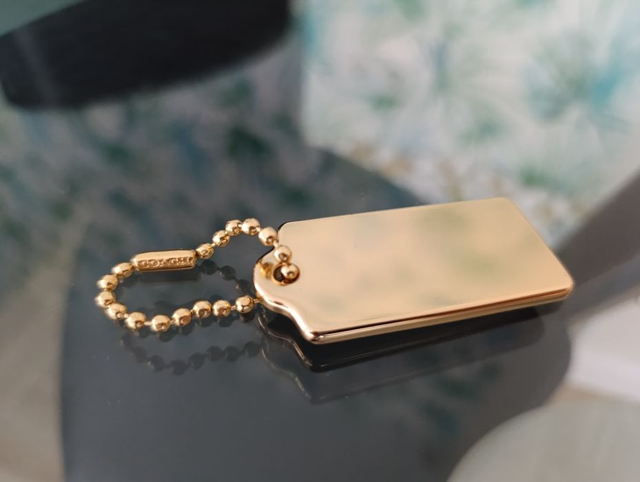 Золотий брелок до сумочки Coach New York