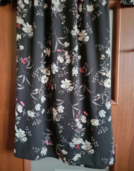 Sukienka midi na jesień w kwiaty