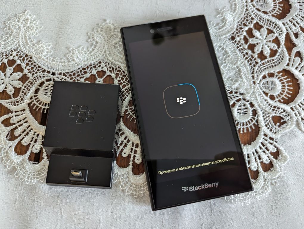 BlackBarry Leap 10 + Док Станція/ читаєм опис