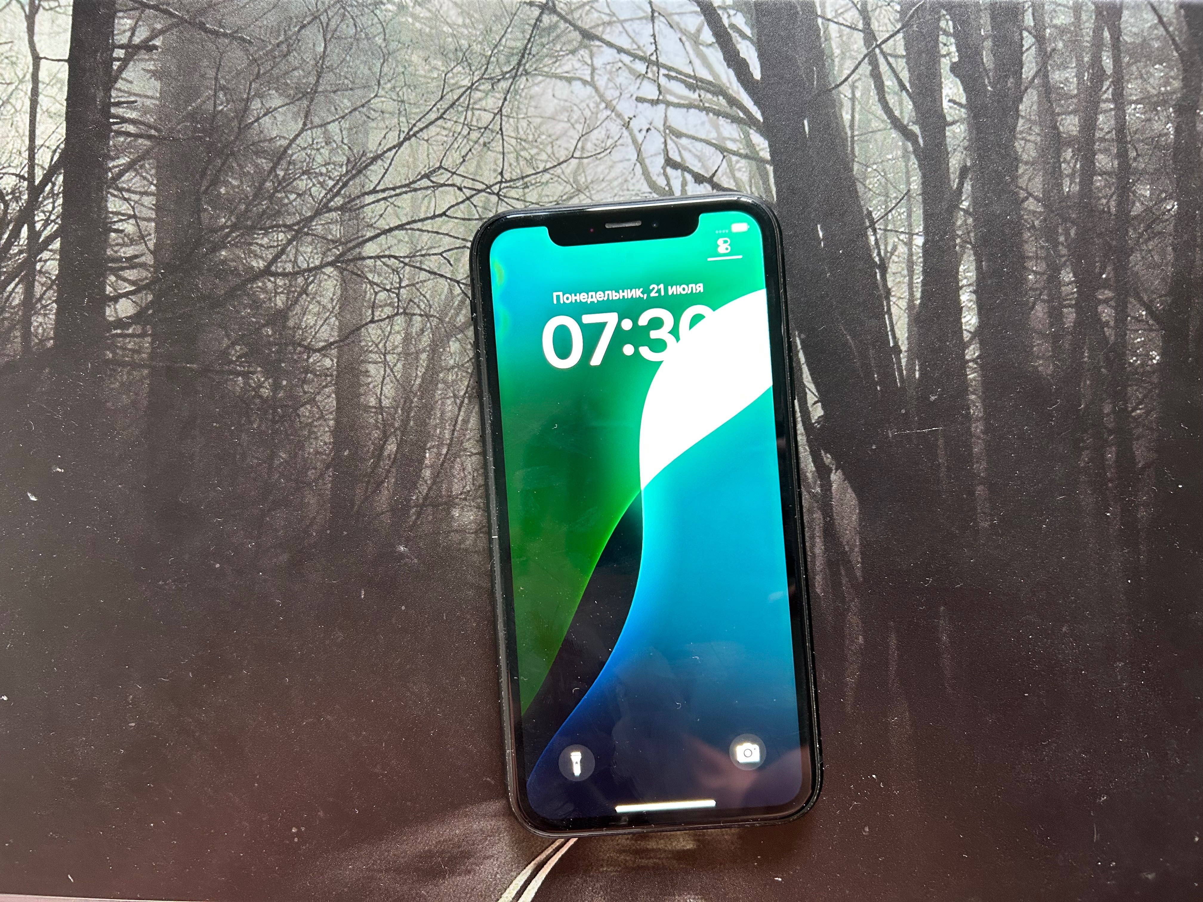 Продам iPhone XR