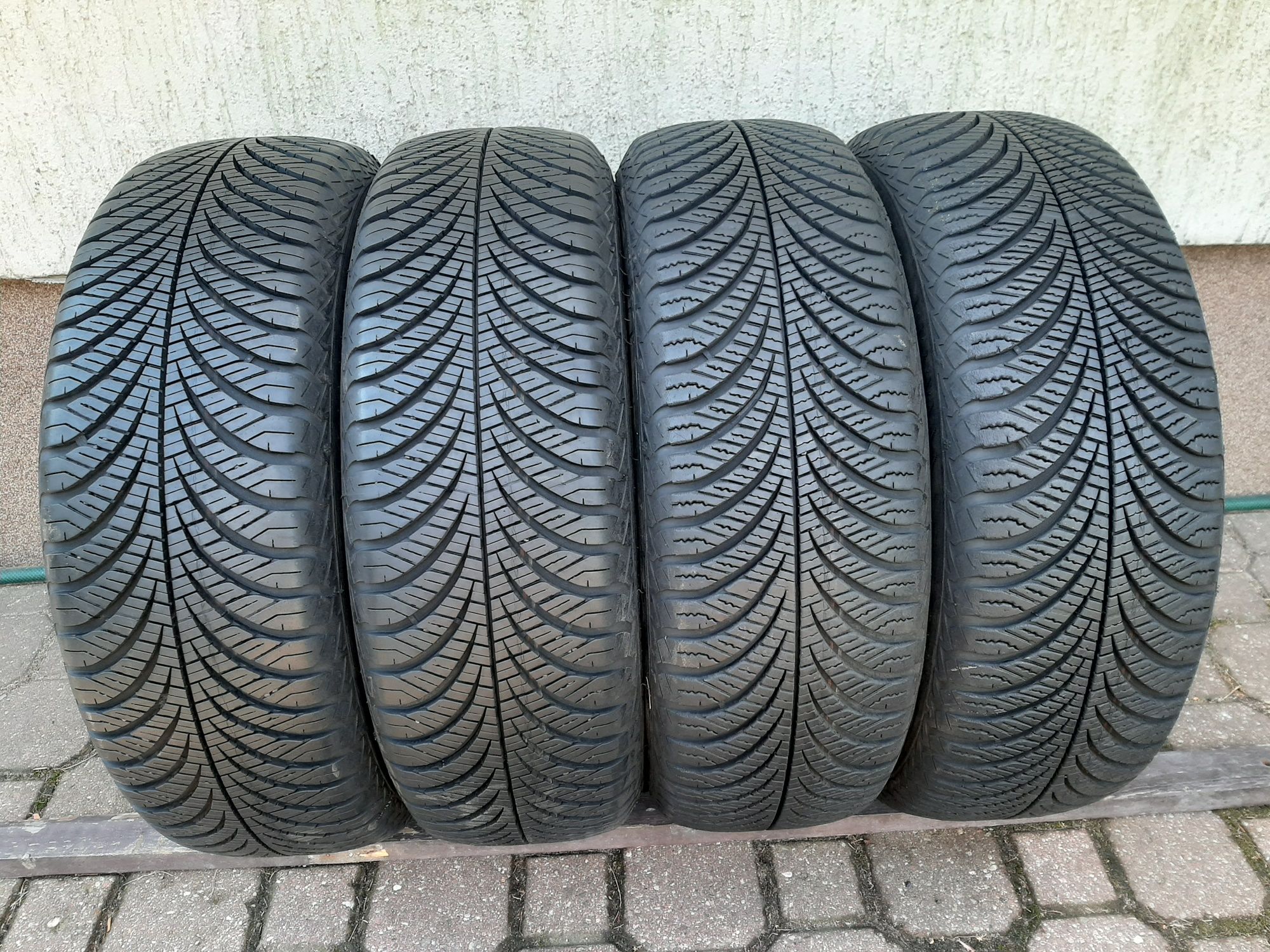 4x Opony całoroczne 185/65R15 GoodYear Vector4Sasons / 7-7,5mm 2018r