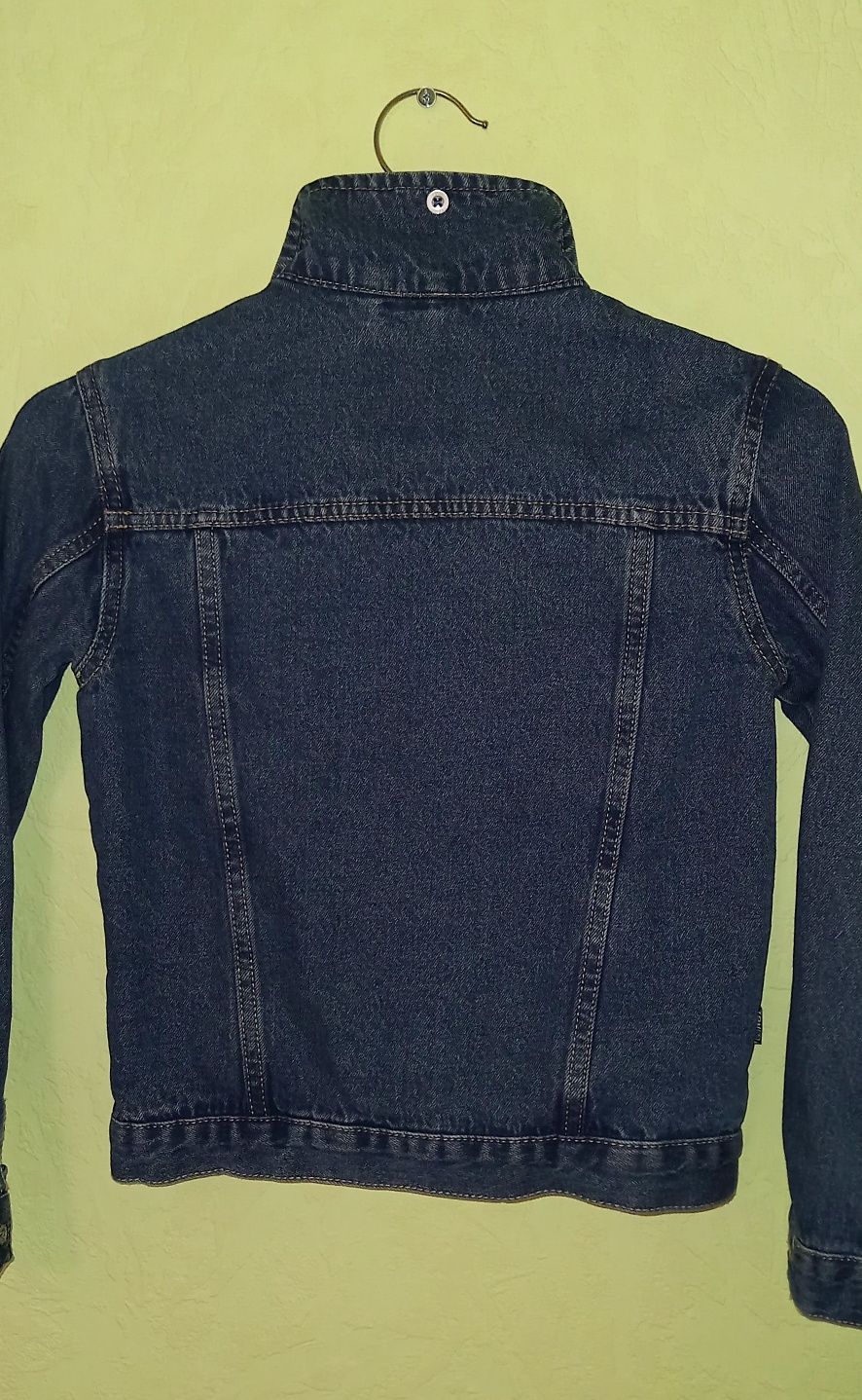Джинсовая куртка, джинсы р-128/134