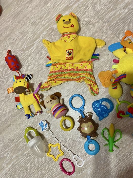 Дитячі брязкальця погримушки