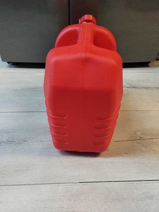 Wzmacniany kanister na paliwo 20L z wykręcanym lejkiem