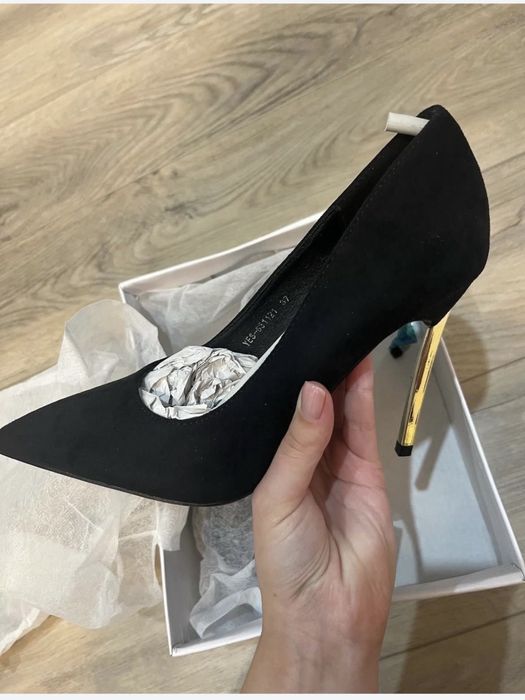 Туфлi на підборах (лодочки)