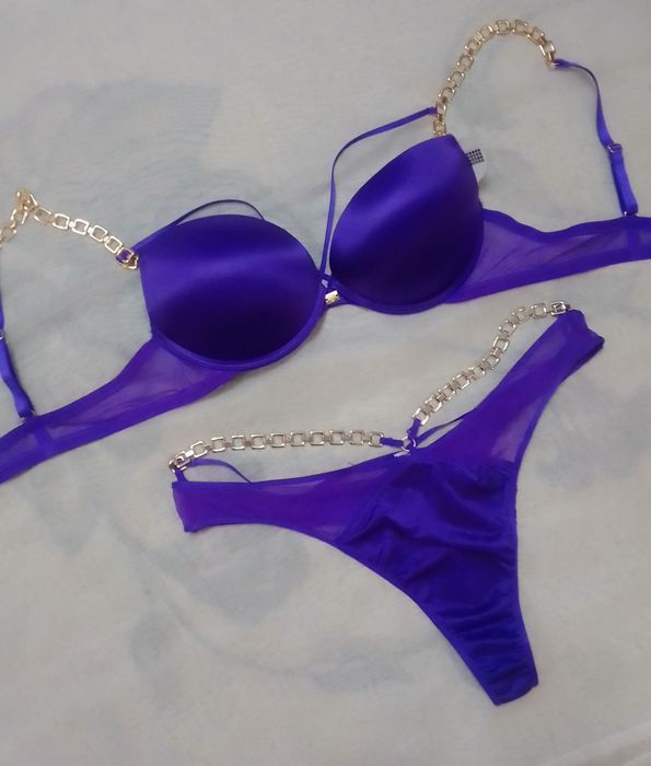 Комплект Бюстгальтер и Стринги с металлической фурнитурой