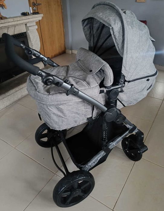 Carrinho bebê como novo