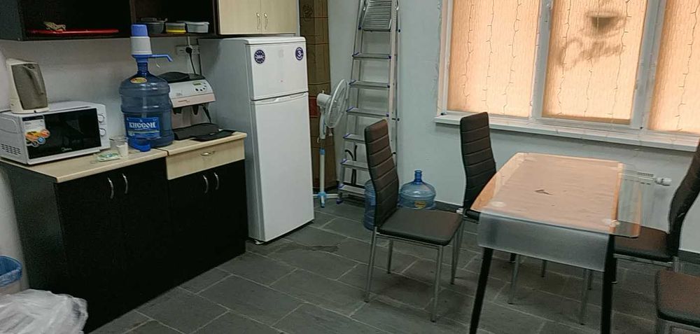 Офис 200 кв.м , Зал+ кабинет+ кухня, 2 сан.узла СУПЕР!