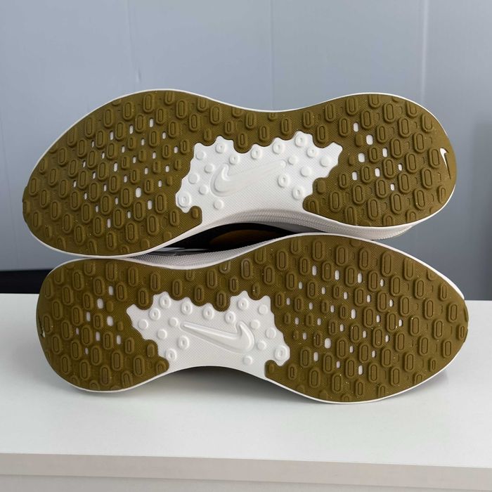 Оригінальні Nike Revolution 7 - модель FB2207-006 | EU 44 / 28 CМ