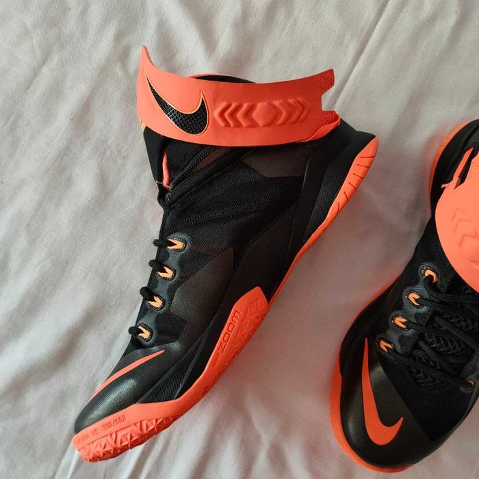 кросівки баскетбольні Nike Lebron Zoom Soldier 8 (р. 44.5)
