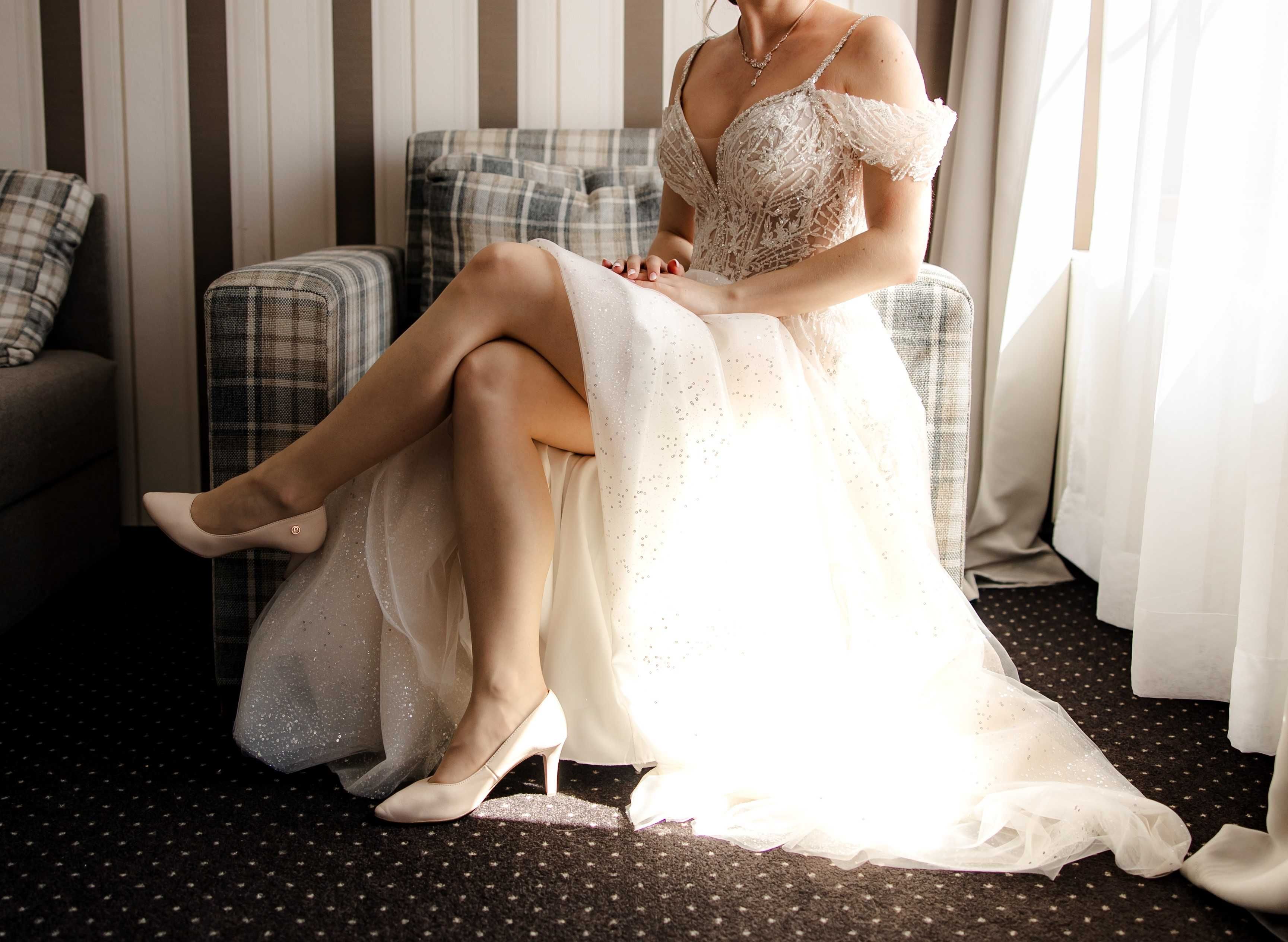Elegancka, romantyczna suknia ślubna Penelope z kolekcji Lidia -34/36