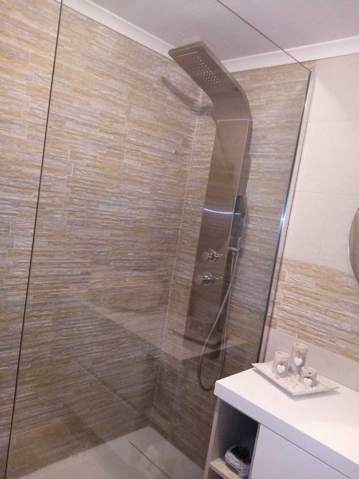 Colocação chão flutuante,vilinico e outras instalações: ventura