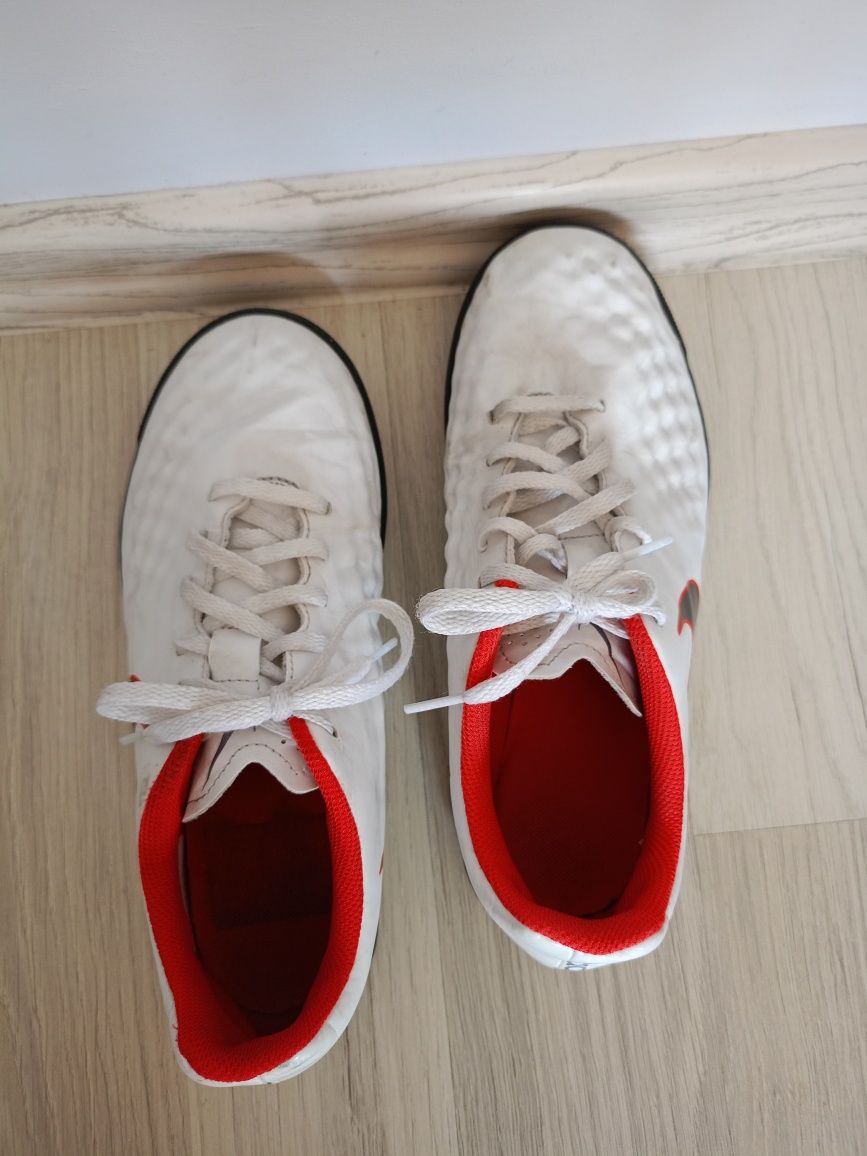 Halówki Nike r.38.5