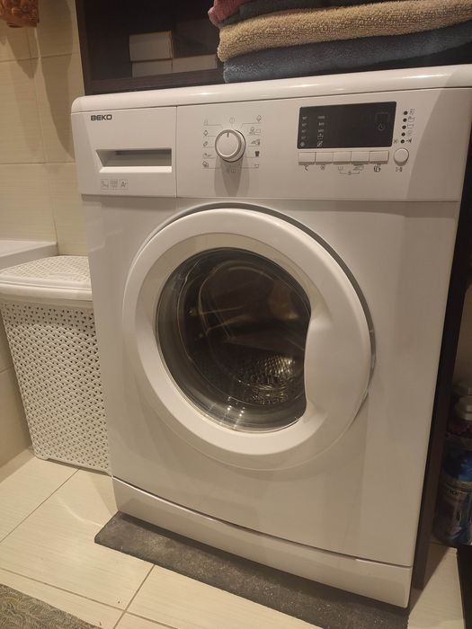 Pralka BEKO WKB 51031 PTM z szafką