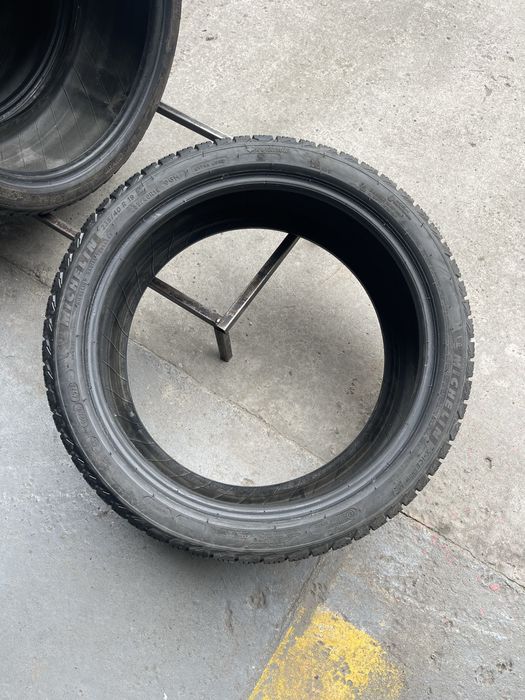 Шини зимові R19 235 40 Michelin X Ice Склад Осокорки RLX