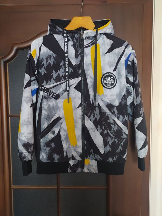 Продам куртку двухстороннюю ,весна-осень на мальчика.