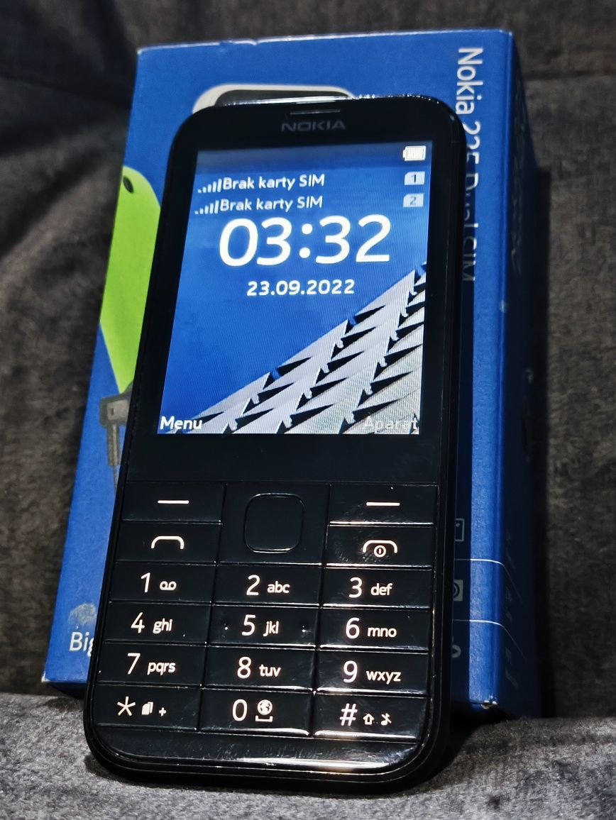 Telefon komórkowy Nokia 225 Dual SIM 3G czarny micro-usb