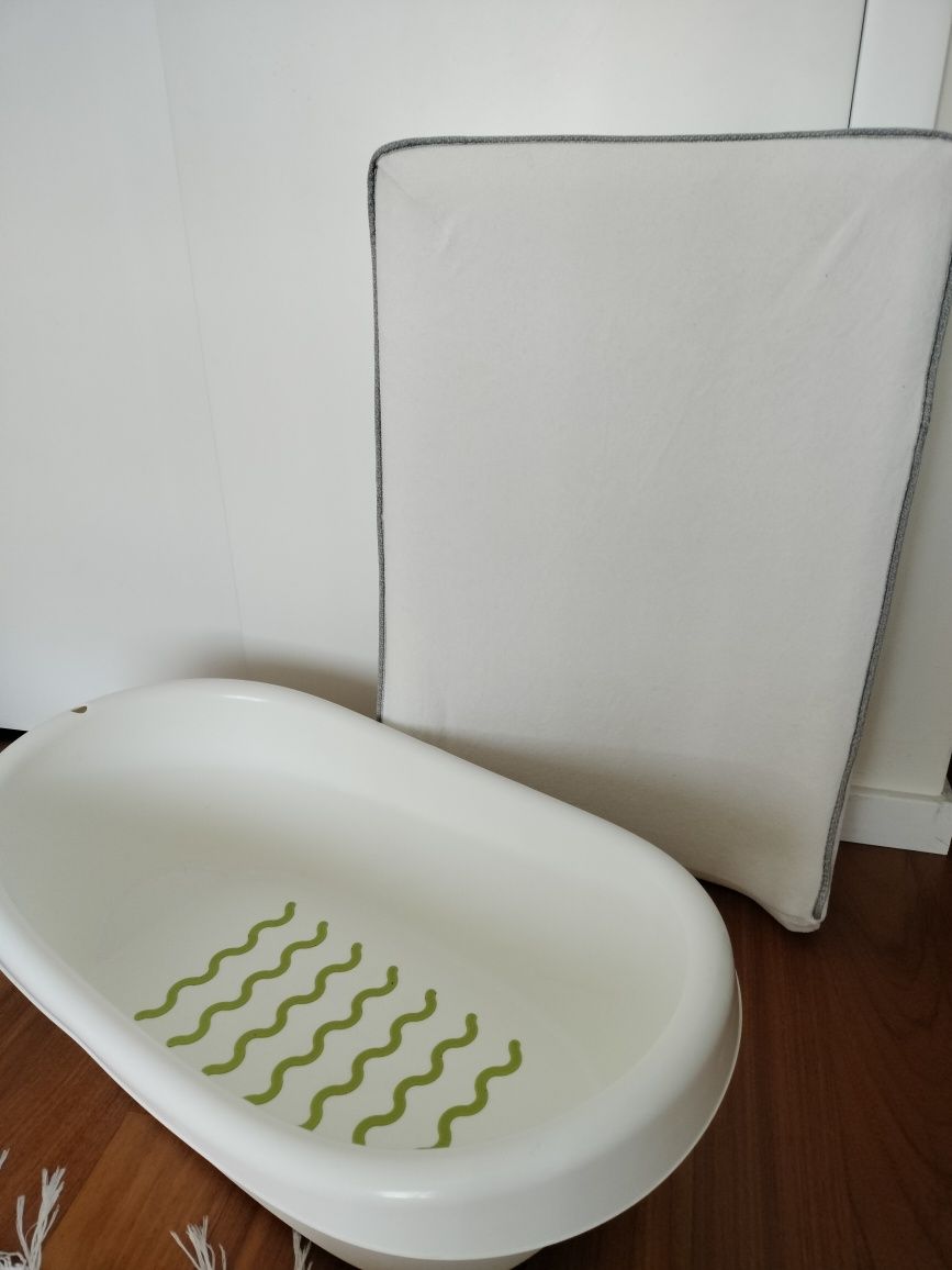 Banheira e muda-fraldas com 2 capas IKEA
