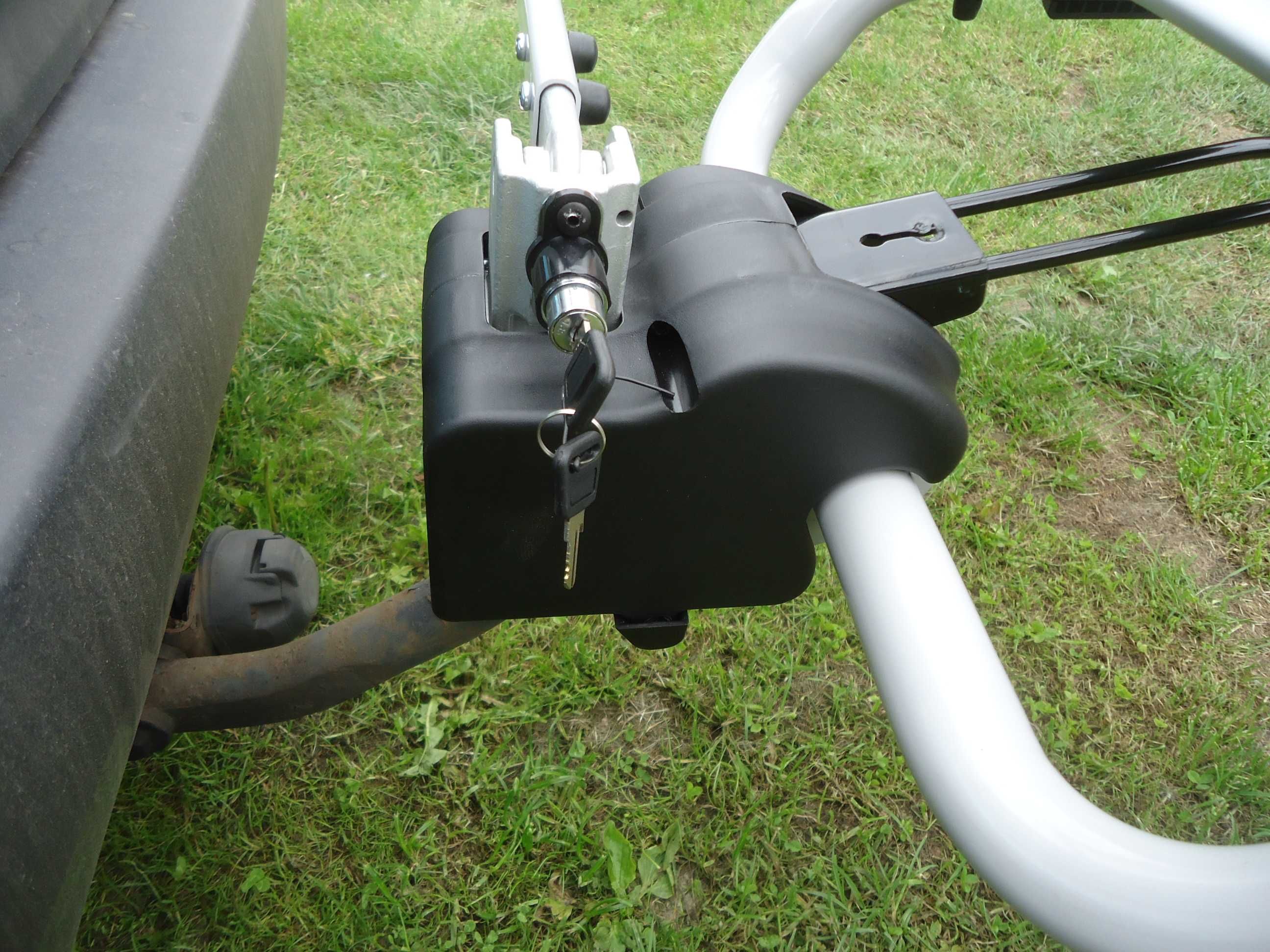 Bagażnik rowerowy  na trzy rowery BT-009A3 na hak
