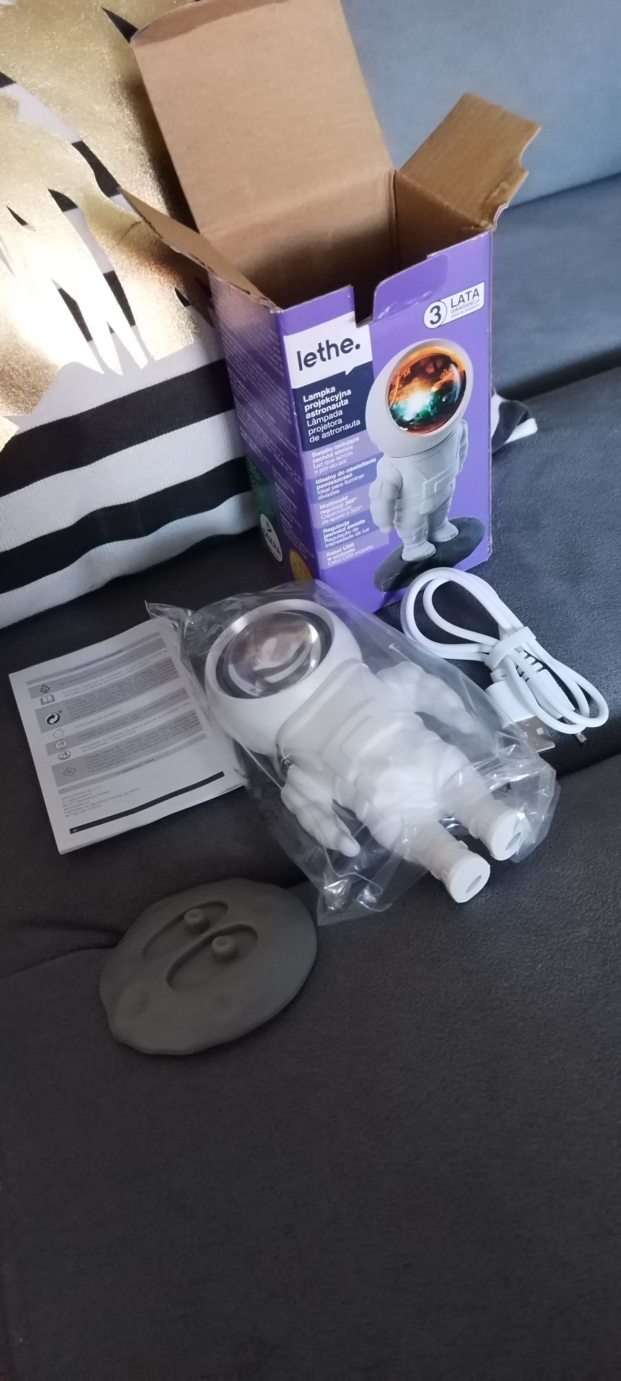 Lampka astronauta imitująca zachód słońca