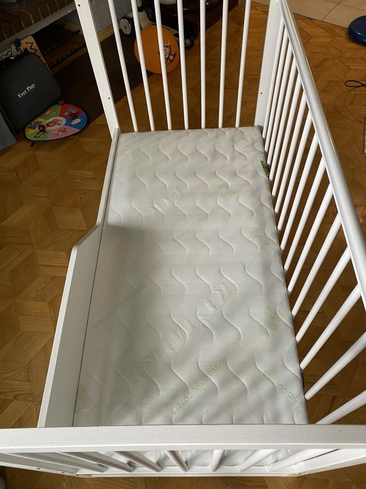 Łóżeczko białe dla dziecka
