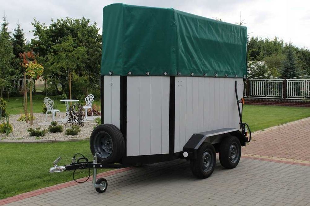 Przyczepa do przewozu koni