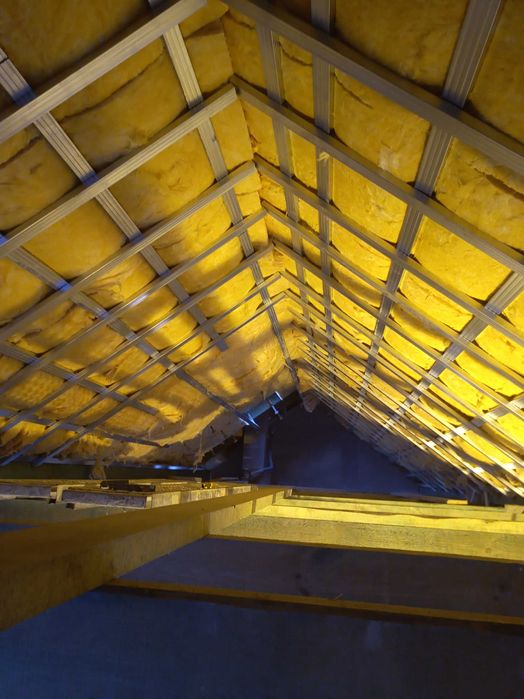 Tynki maszynowe, ocieplenie i zabudowa poddaszy.