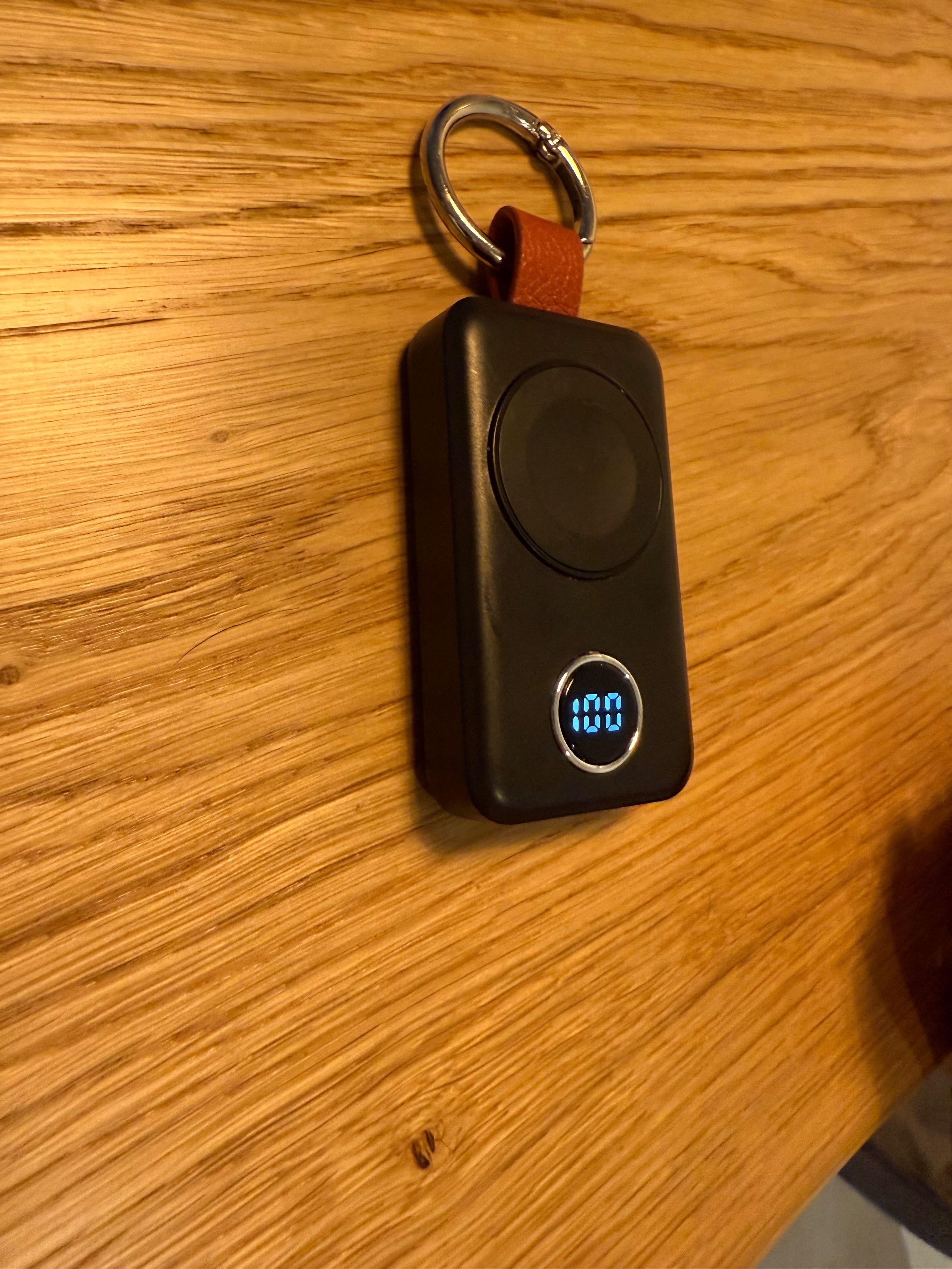Apple Watch Ultra, 15 pasków, powerbank, kostka do ładowania.