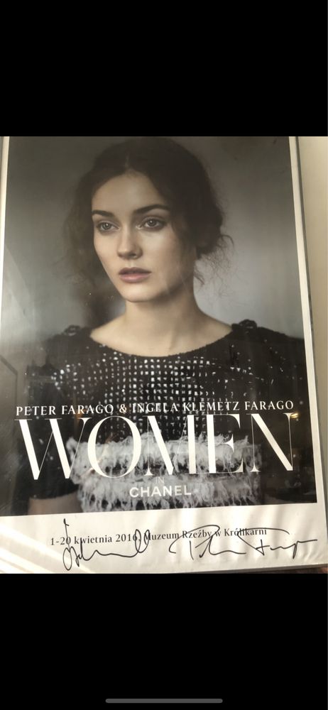 Plakat z wystawy woman in chanel the odder side