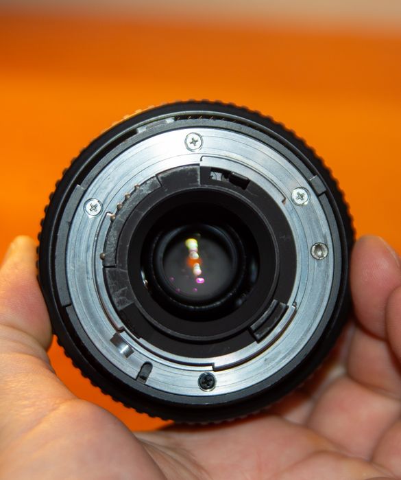 Nikon AF Nikkor 28-105mm 1:3.5-4.5D + кришки