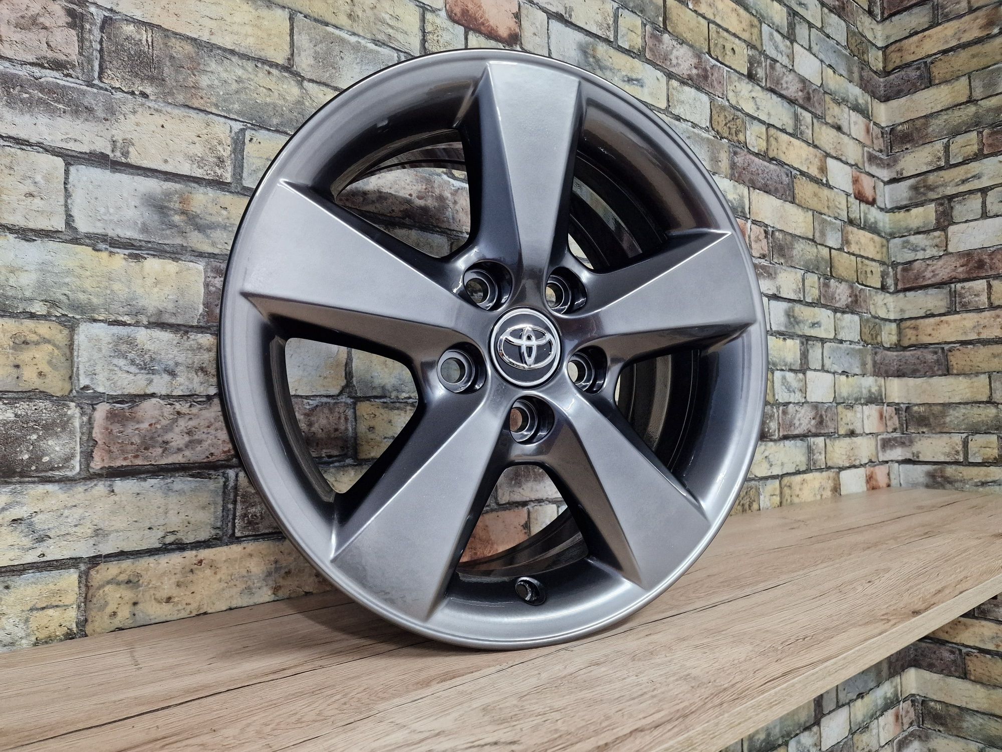 Felgi 16' 5x114,3 TOYOTA Avensis Auris Corolla Yaris RAV 4 Verso Prius