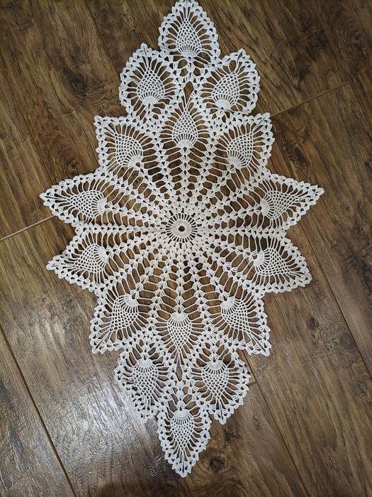 Bieżnik zrobiony na szydełku 90x50