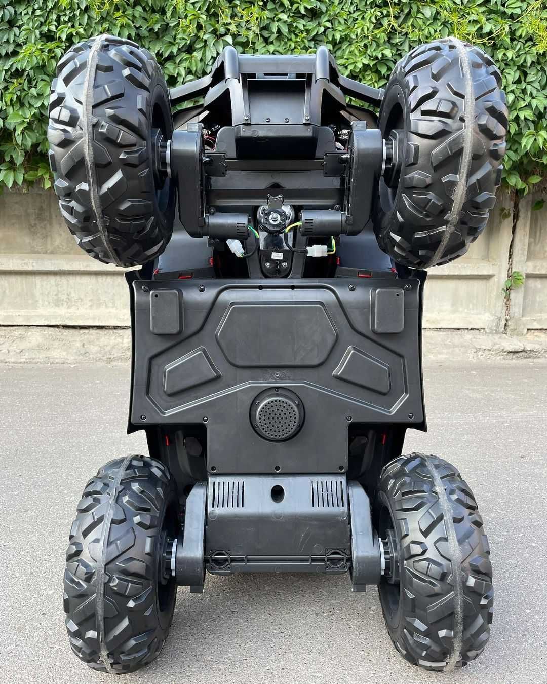 QUAD ELEKTRYCZNY 4x4 w lakierze! Autko na akumulator + pilot