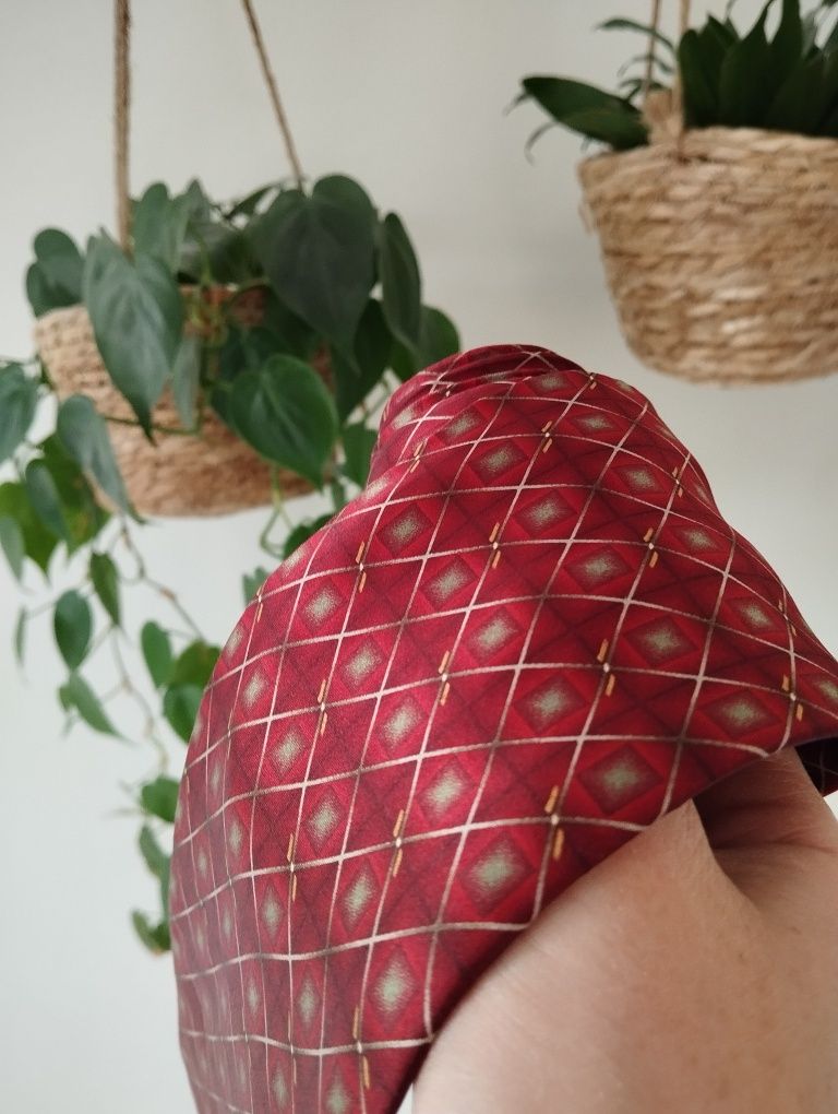 Krawat jedwabny 100% silk bordowy, burgundowy, we wzorki, romby 9,5 cm