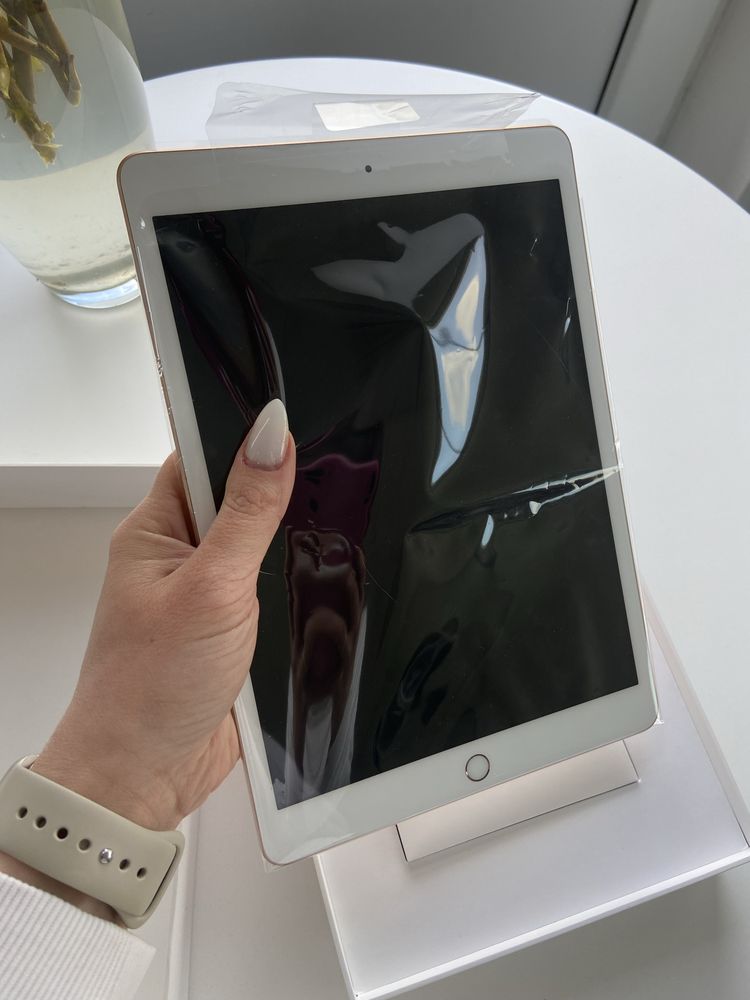 Планшет Apple iPad Айпад 10,2 2021 32gb рожевий