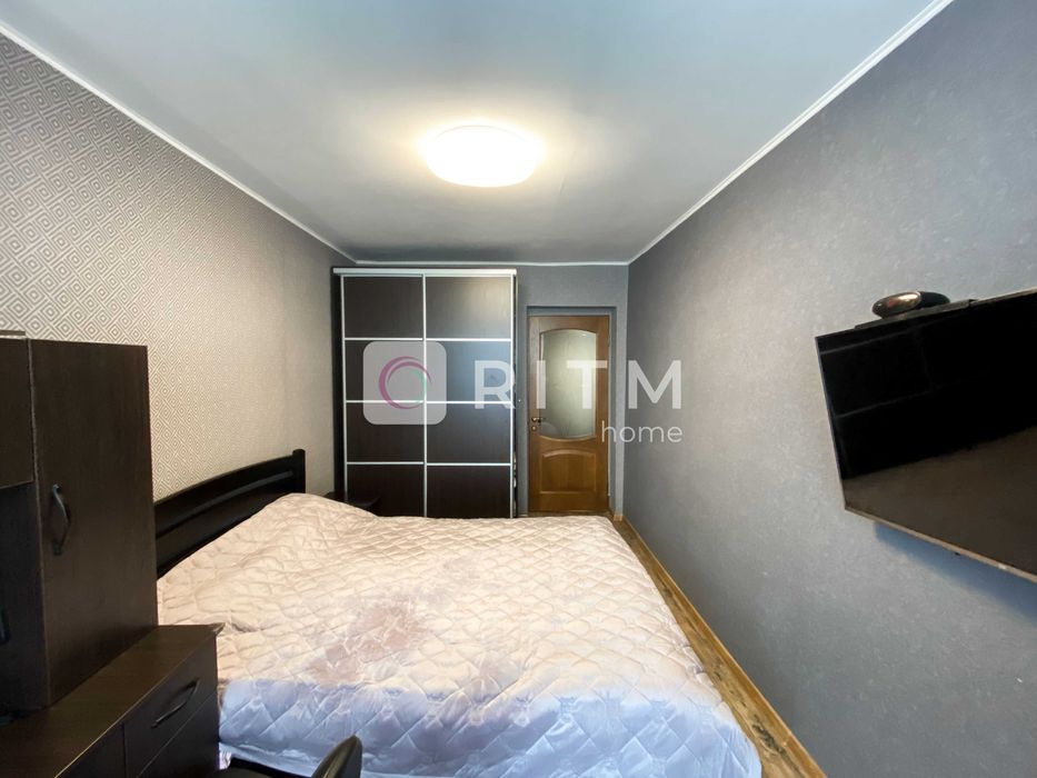 4-к. кв.з ремонтом у цегляному будинку на проспекті Соборності, 25Б