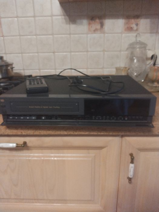 Продается видеомагнитофон Toshiba  4HEAD/ 3SYSTEM V-800SR б/у в хорош