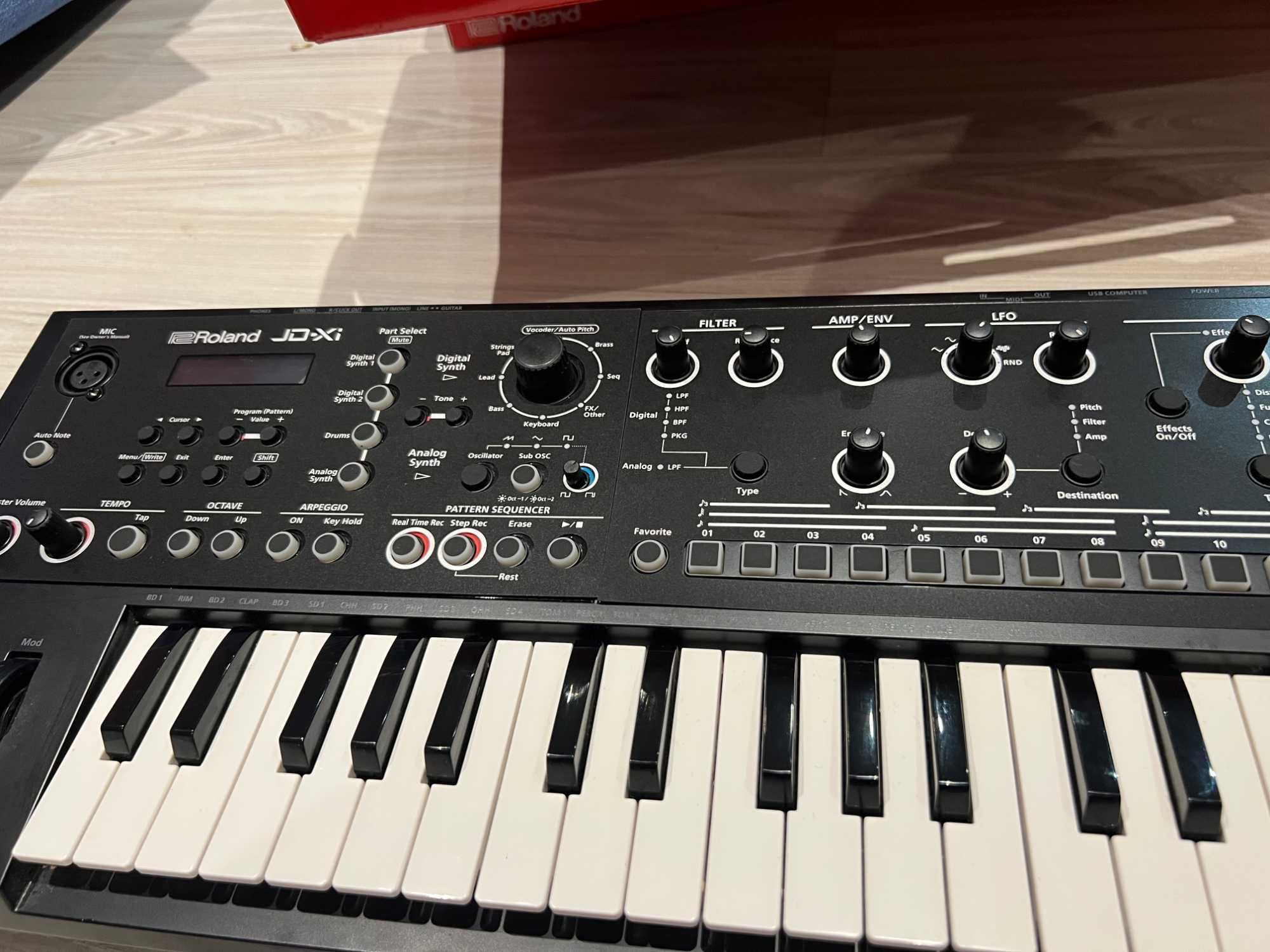 Roland JD Xi syntezator