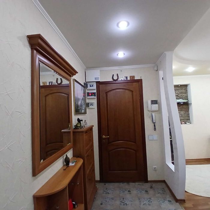 Продам 3-х кімнатну квартиру та гараж  на Полтаській