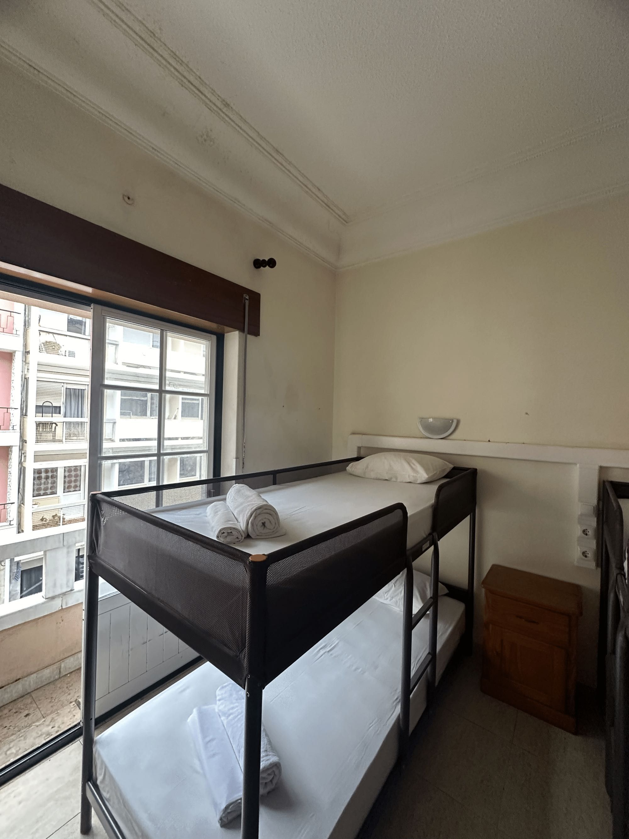 Quarto compartilhado NO CENTRO (SEM CAUÇÃO)
