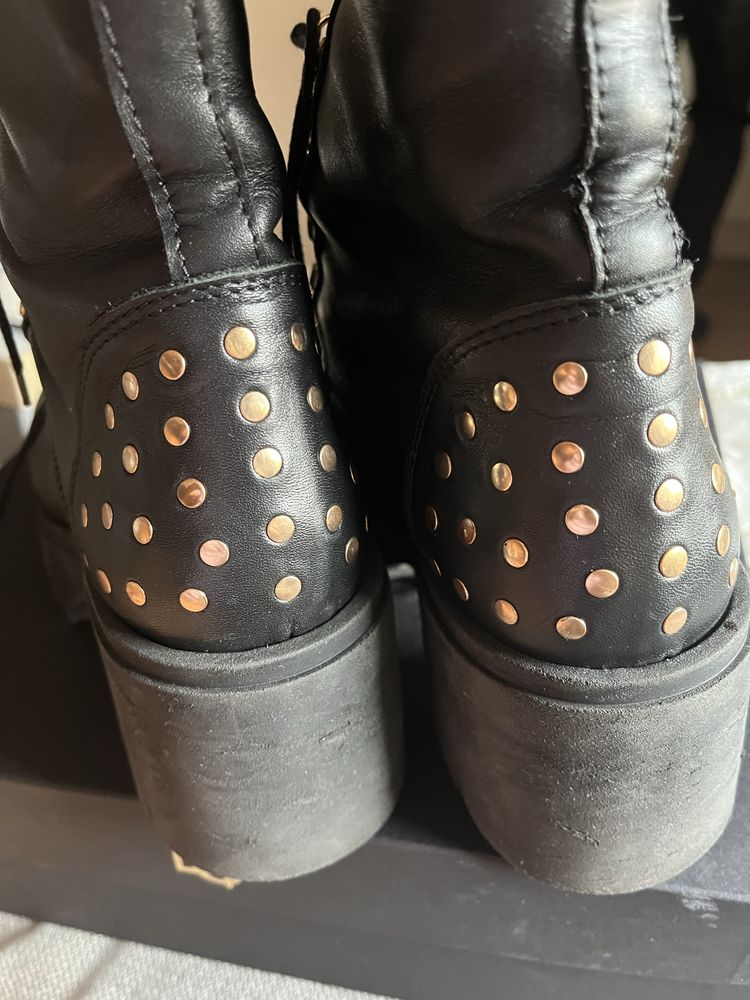 Buty Botki skórzane Bocci zlote dodatki