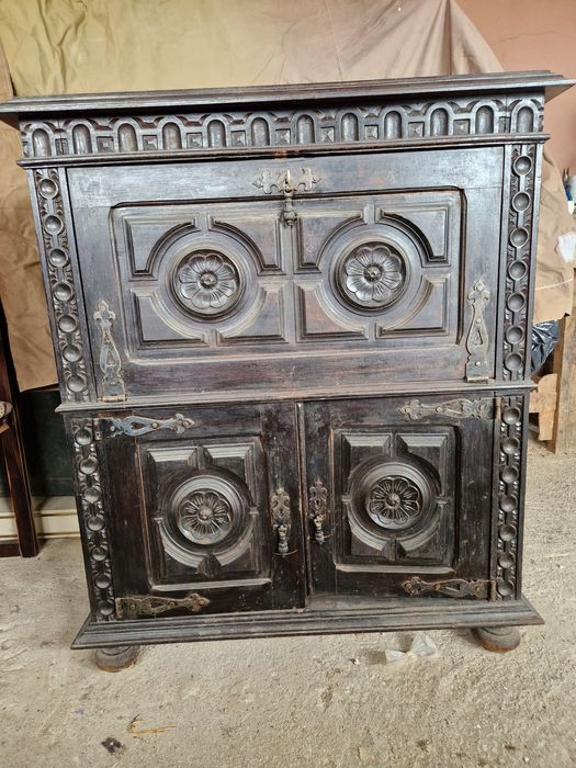 Movel em madeira maciça