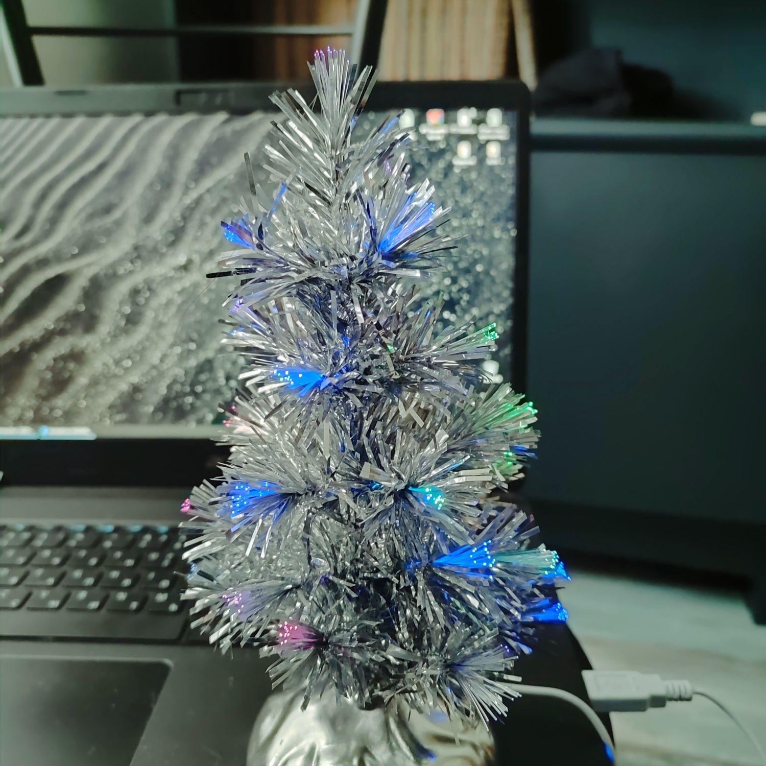 Ялинка, новорічна прикраса, живлення від USB чи батарейок