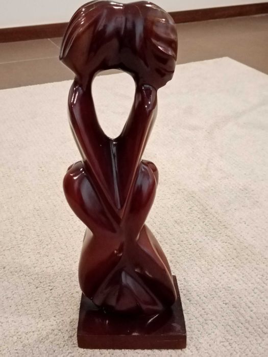 Estátua Decorativa "Dois Corpos" - P/DESOCUPAR!