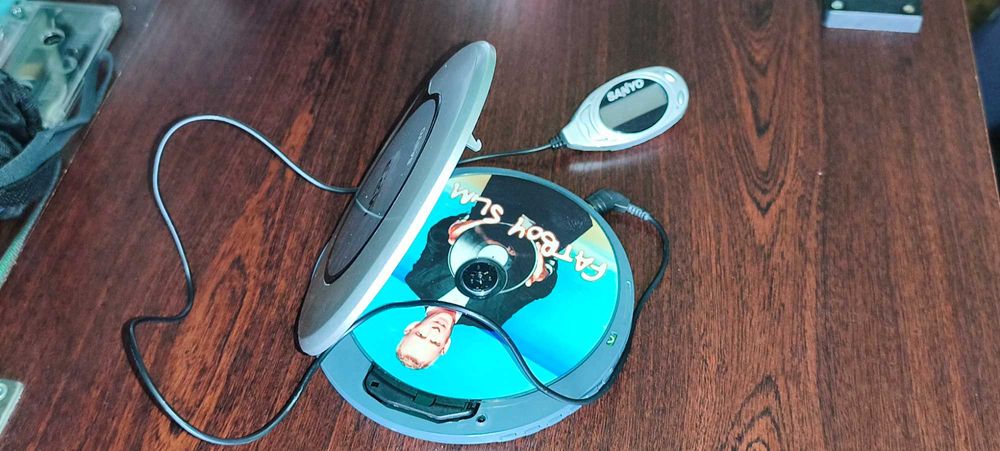 РОЗПРОДАЖ:CD/MP-3-плеєр SANYO+пульт(нове,без дисплею,) (Японія) 444грн