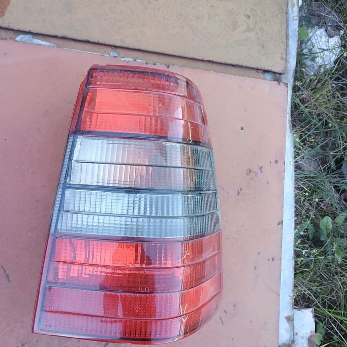 Mercedes W124 kombi tylna lampa ULO dymiona prawa
