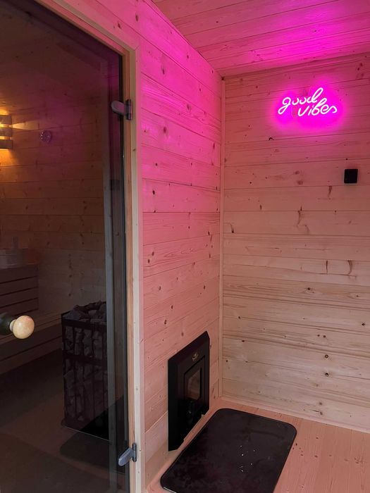 Dom w lesie pod Warszawą - balia  i sauna