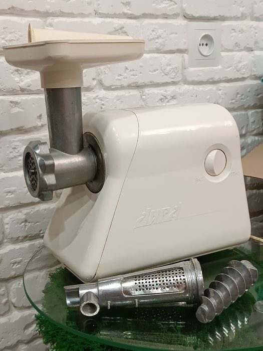 Універсальна єлектро мьясорубка.