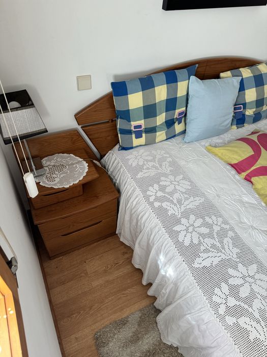 Cama de casal + 2 mesinhas de cabeceira